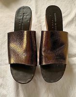 Sandales compensées en cuir bronze de Robert Clergerie