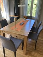 Moderner, gepflegter Holztisch mit 8 Stühlen