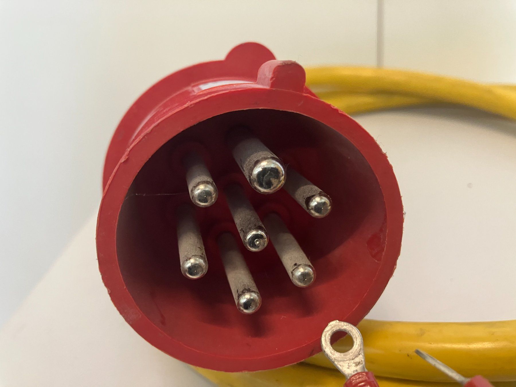 Elettrotecnica: gebr. Starkstromkabel mit CEE 32A Stecker/7-Polig ab 1.- – Usato da Lichtensteig venduto da Buy24International 2
