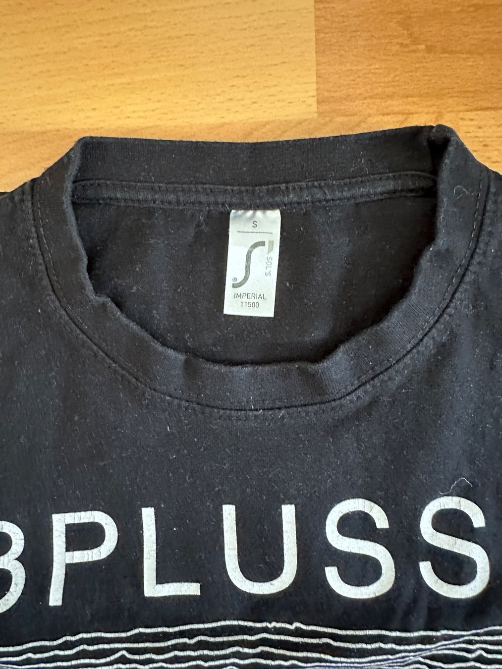 Lotti di vestiti: 3Plusss T-shirt & Sweater – Usato da Luzern venduto da Sesilija 4
