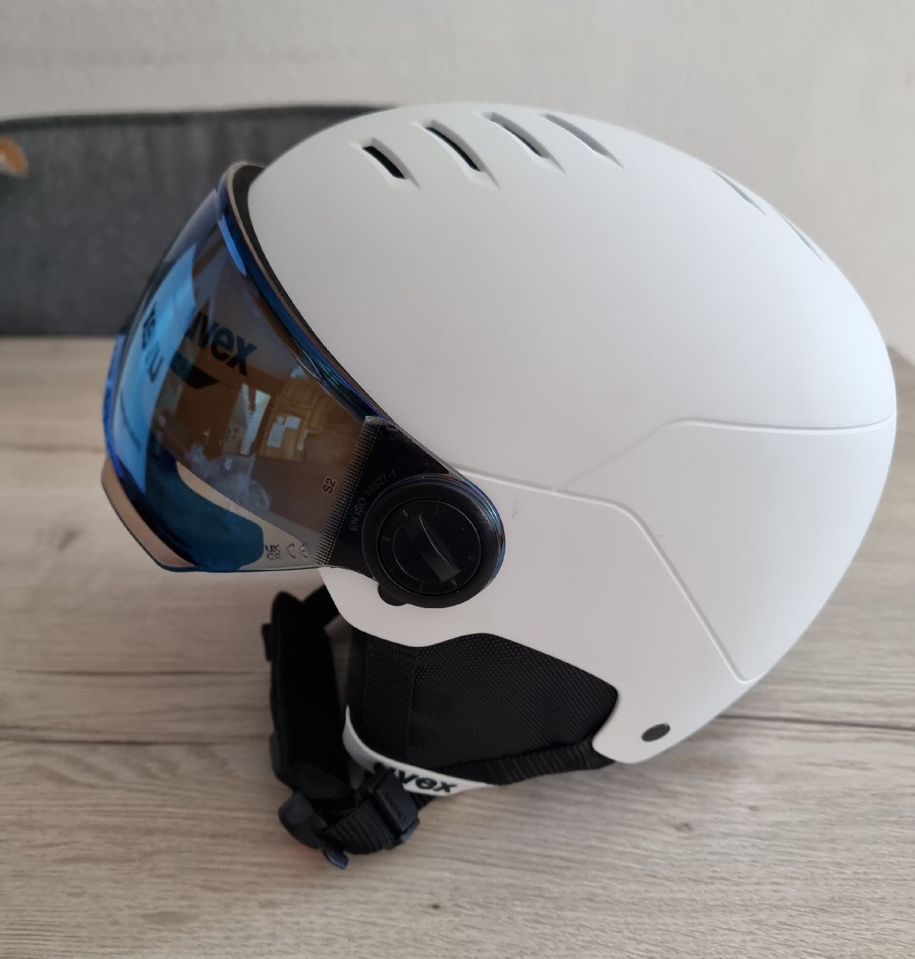 Uvex Caschi: Casque de ski Uvex – Usato da st-Léonard venduto da Pegaze0 2