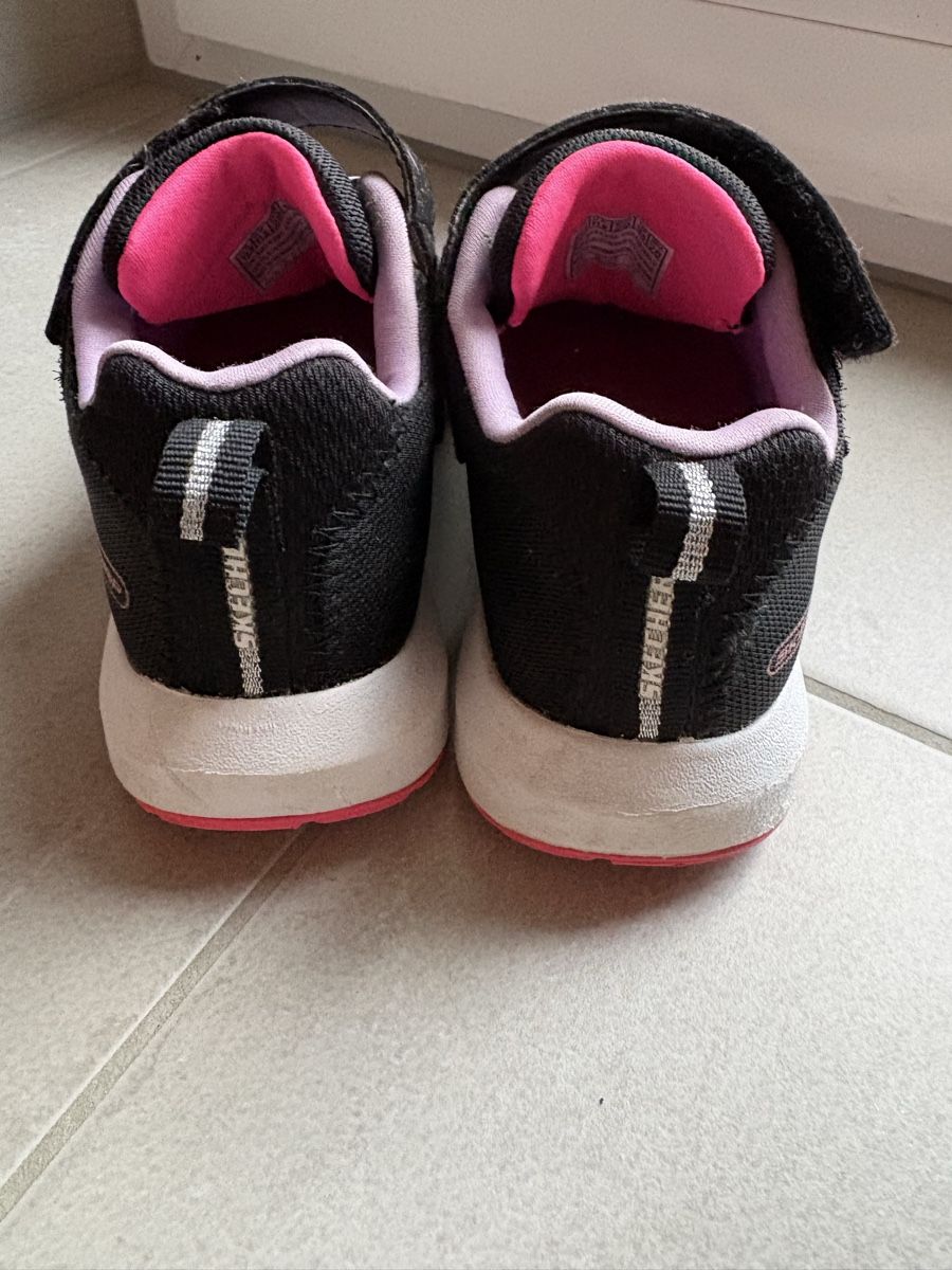 Skechers Schuhe für Mädchen: Mädchen Turnschuhe Gr. 28 – Gebraucht aus Wolfhausen von lala_wolfhausen 3