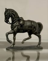 Figurine cheval d'apparat en métal
