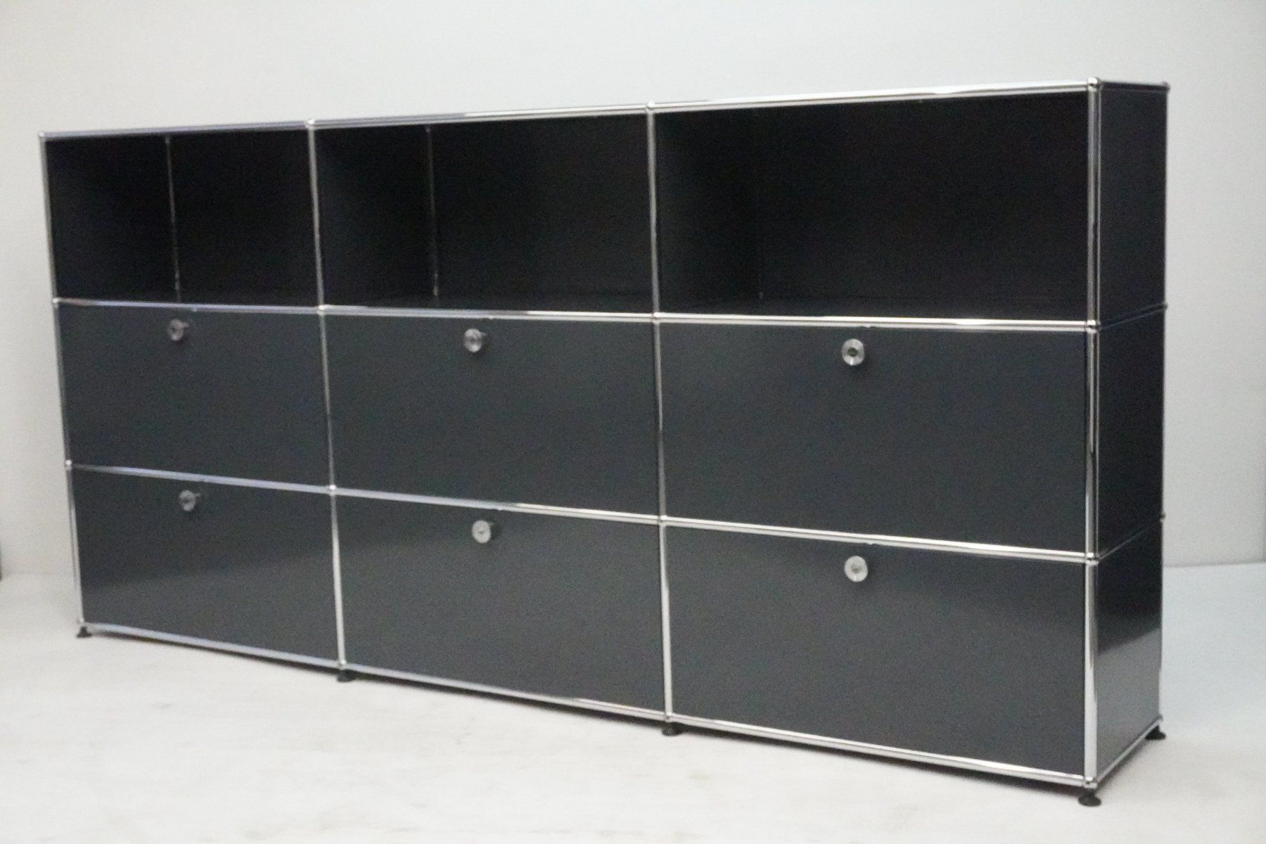 USM Scaffali: USM Regal anthrazitgrau 3x3 neue Generation Designklassiker – Usato da Bad Zurzach venduto da QLASSIQ 1