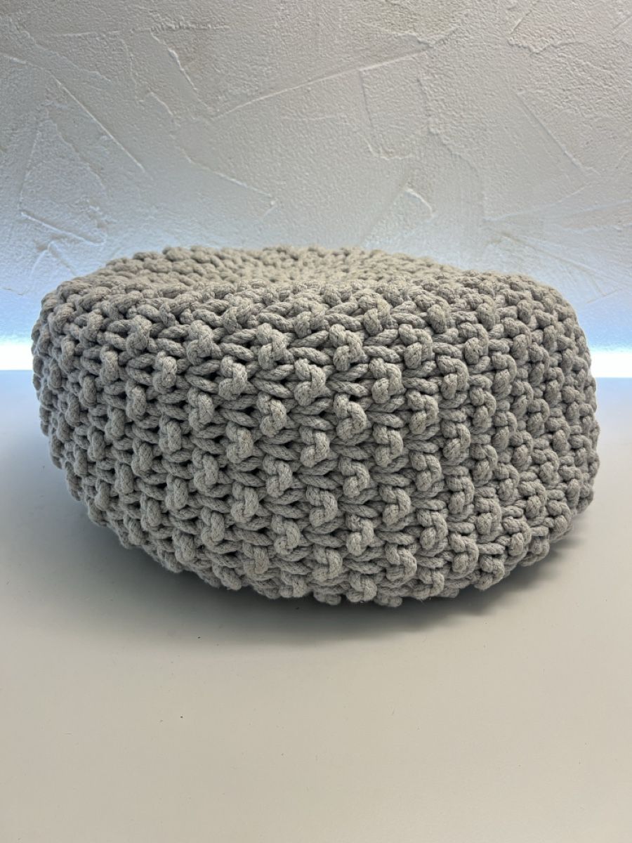 Micasa Sedie: Gestrickte Sitz-Kugel 🧶  – Usato da Rotkreuz venduto da Migu2012