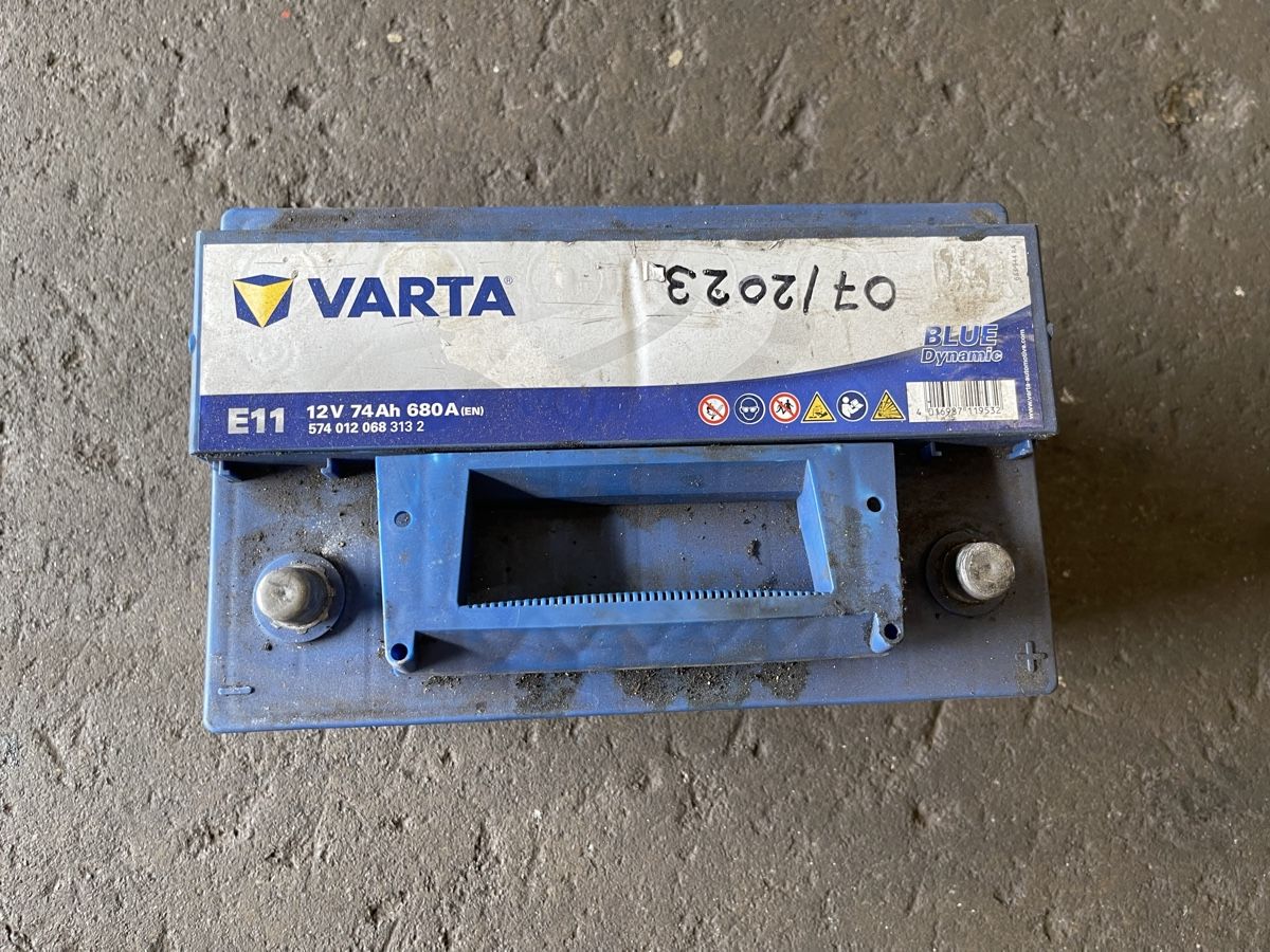 Batteries: Alte Batterie  – D'occasion à Dübendorf par I.leo 1