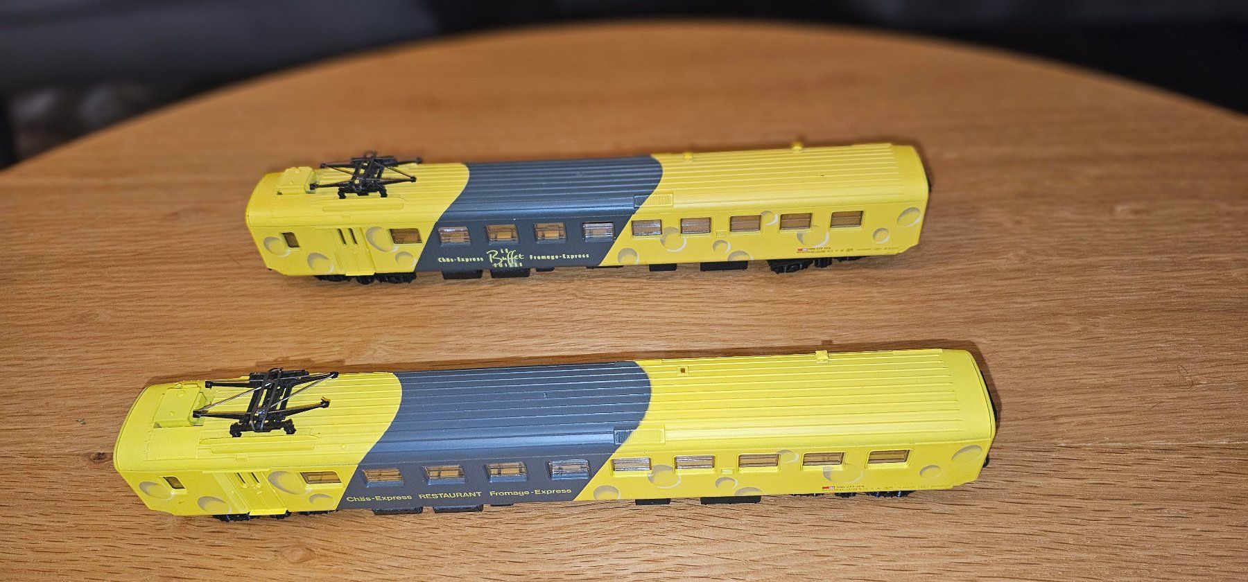 Lima Modellini di ferrovie: 2 Chäs Express Wagen – Usato da Magden venduto da rtu123 4