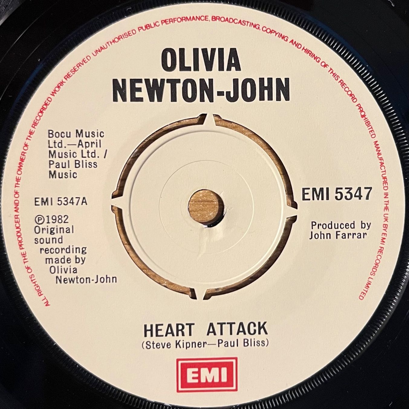 Schallplatten: OLIVIA NEWTON-JONES - HEART ATTACK – Gebraucht aus Bussigny von vinyl-pas-cher 2