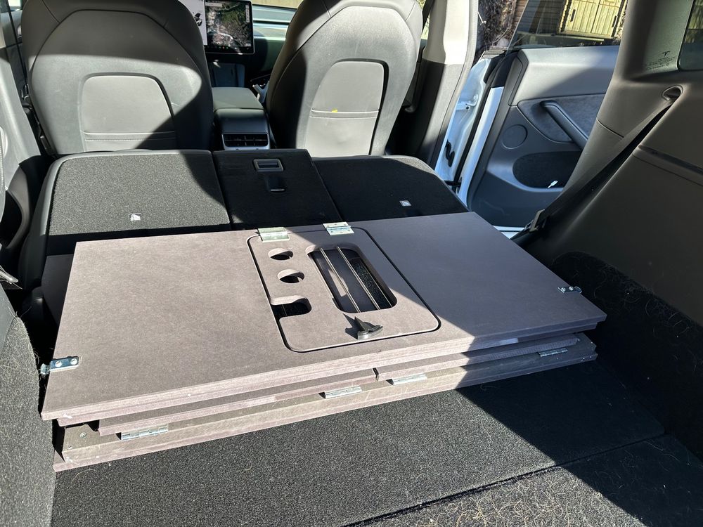 Rückbank Hundebox für Tesla Model Y und 3 – Tesla Ausstatter