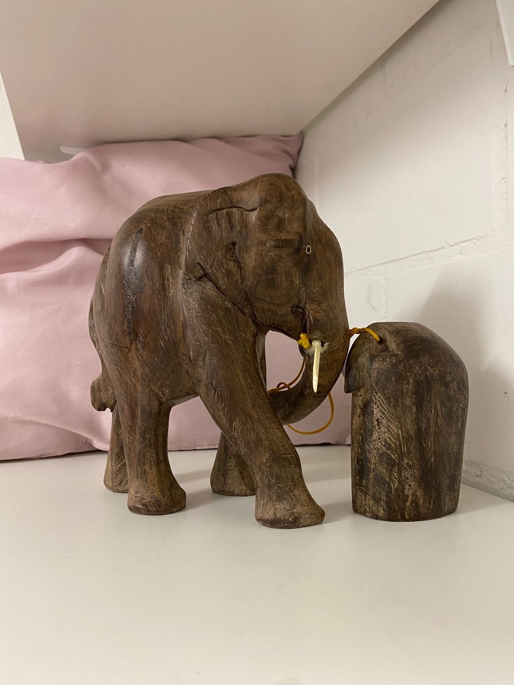 Statuette: Elefant mit Holzstück – Usato da Geuensee venduto da fab_hrz7