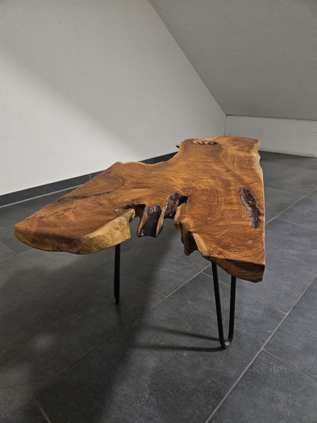 Tables: Couchtisch Baumkante mit Metallbeinen Unikat – D'occasion à Buchs ZH par rit_s6kv 9