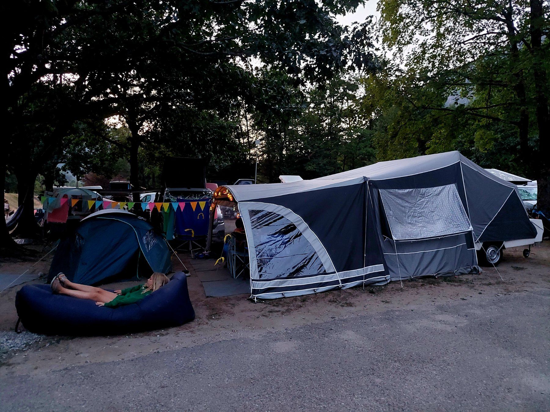 Rimorchi: Falt-Caravan, Zeltklappanhänger, Camp-let – Usato da St.Gallen venduto da Momo072 2