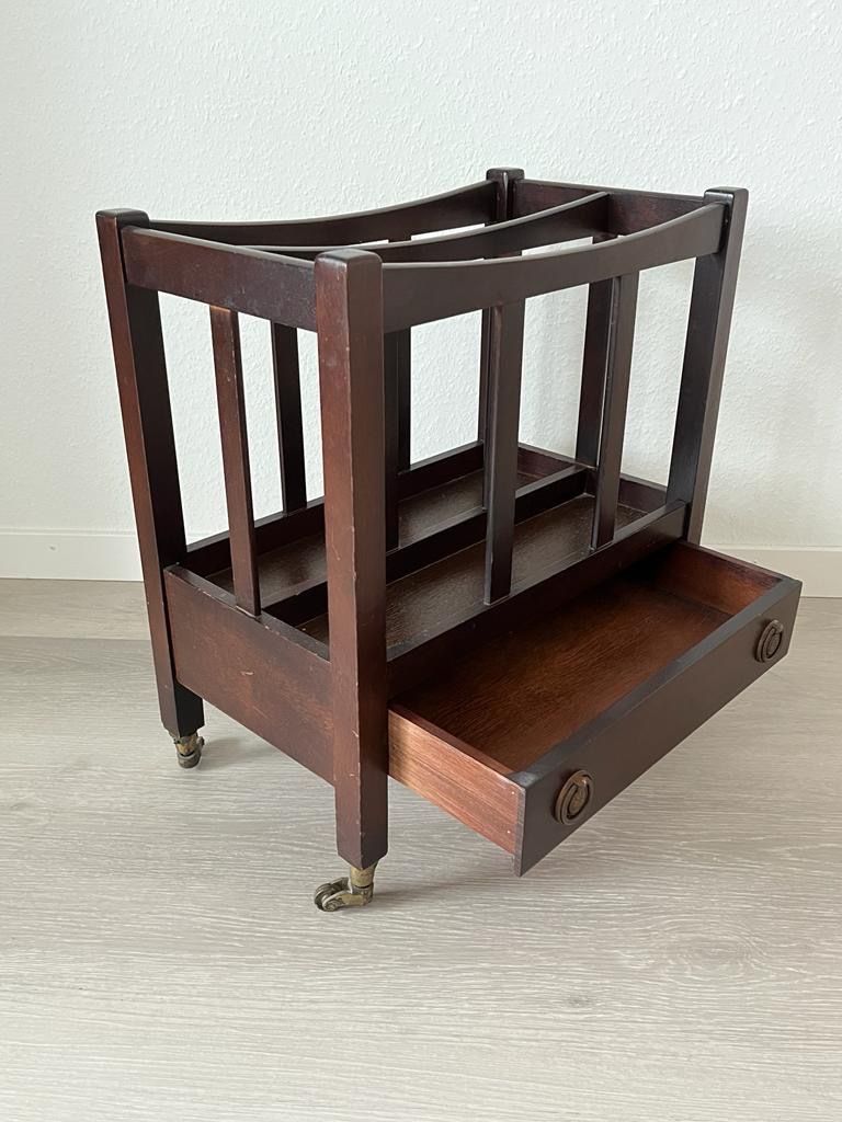 Sonstiges für Haushalt & Wohnen: Mid-Century Zeitungsständer aus Holz – Gebraucht aus Horgen von Grizzly83 3