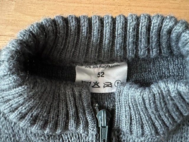 Schweizer Armee Pullover & Sweatshirts: Militär Pullover - Wolle - Grösse 52 – Gebraucht aus Biberstein von Lou13lou 2