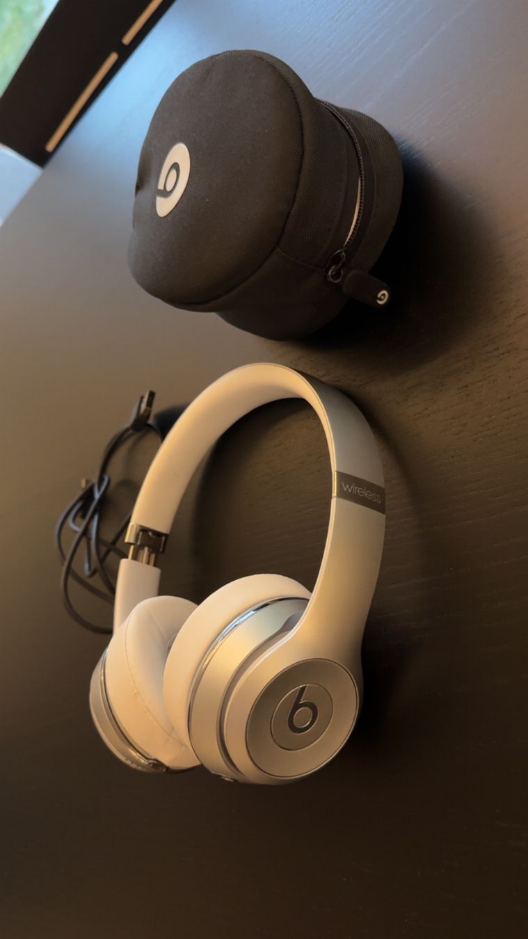 Beats Cuffie: Beats Solo3 Wireless Kopfhörer in Silber – Usato da Dietikon venduto da Welkins 1
