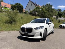 BMW 218i 2er Active Tourer weiss guter Zustand