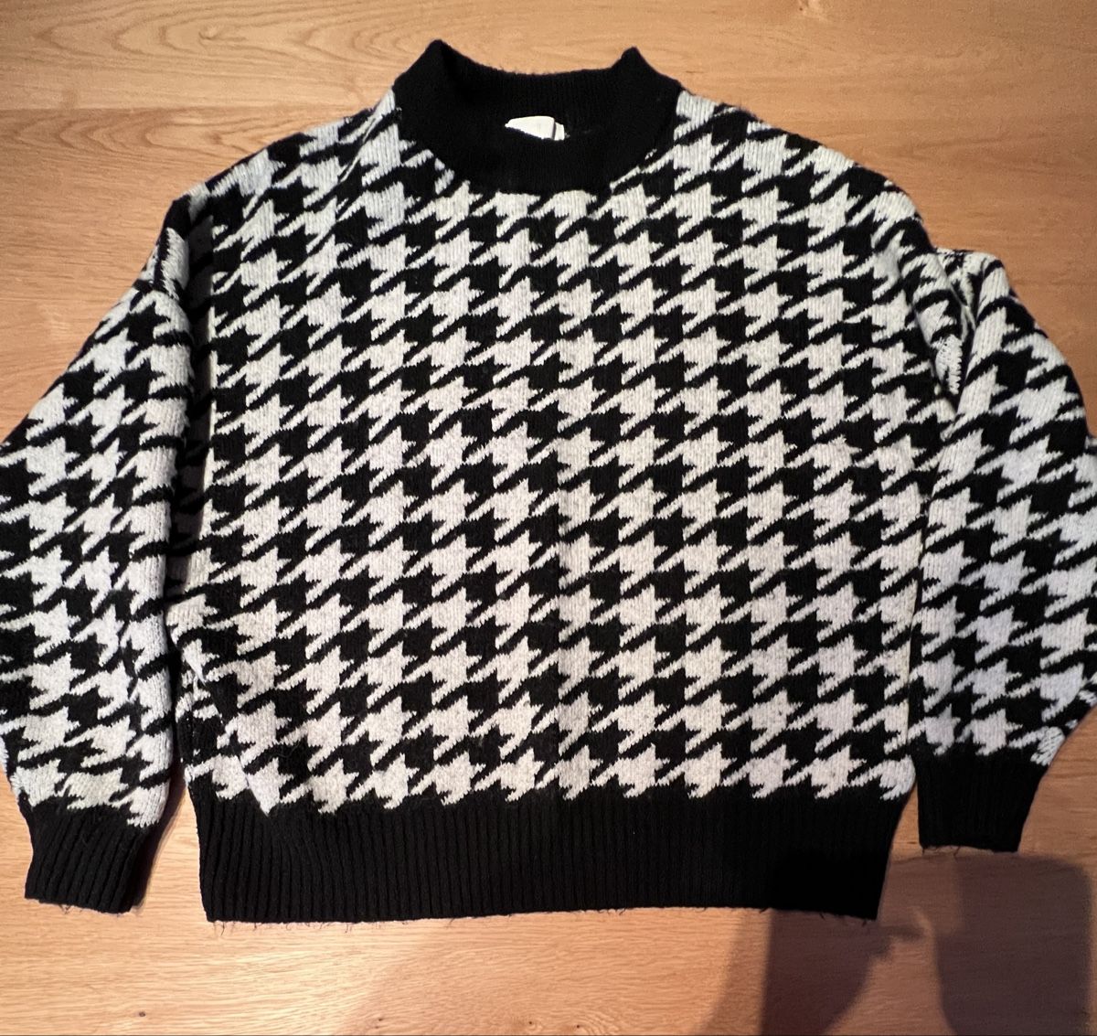H&M Maglioni & Felpe: H&M Pullover mit Hahnentrittmuster, Gr. L – Usato da Teufen AR venduto da Maleaa
