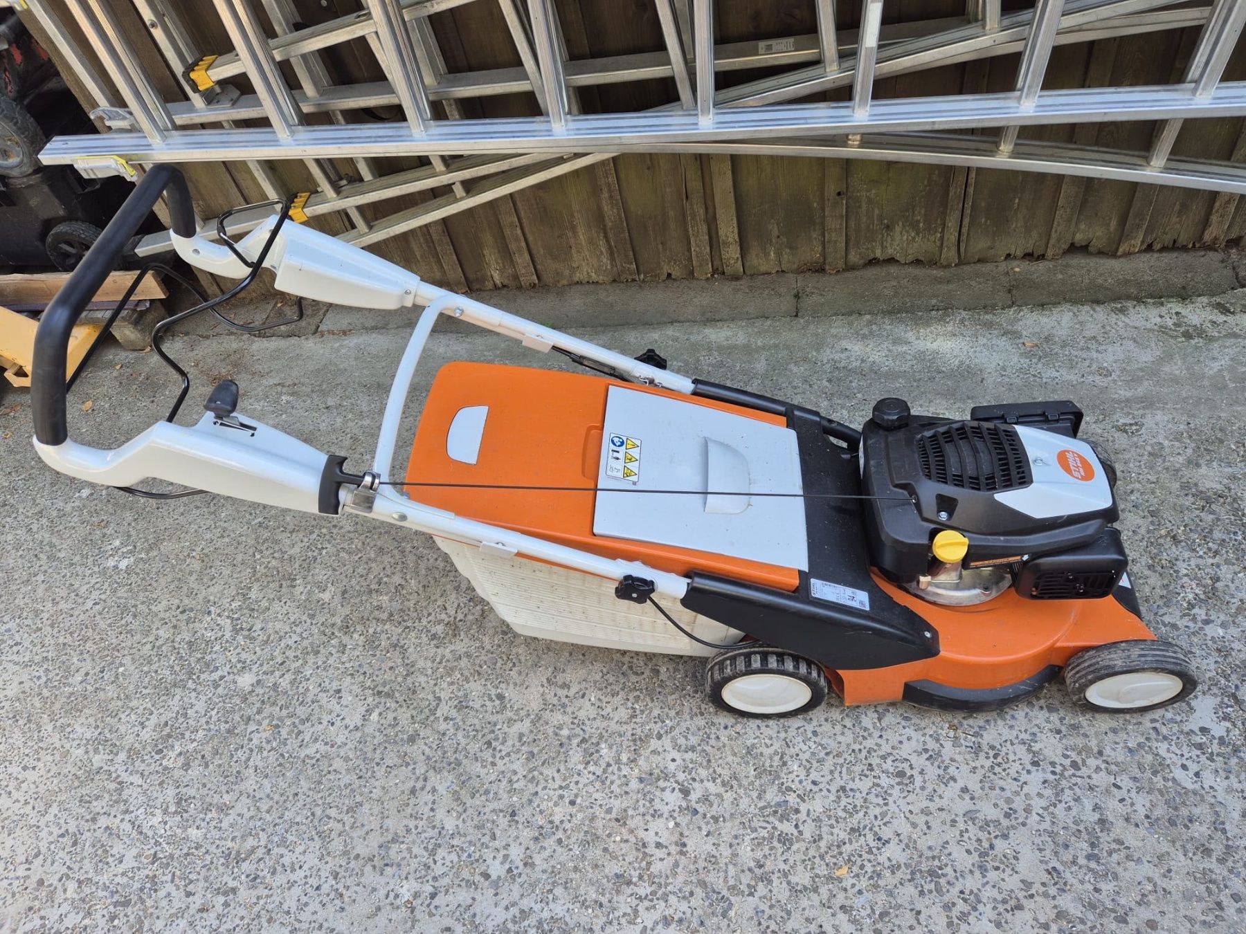 Stihl Tondeuses à gazon: Rasenmäher Stihl – D'occasion à Adligenswil par Gouaches 1