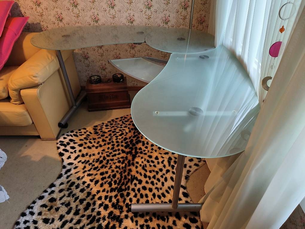 Bureaux: Glaspult drehbar inkl. Lampe – D'occasion à Münchwilen TG par SeHuDoHu 1