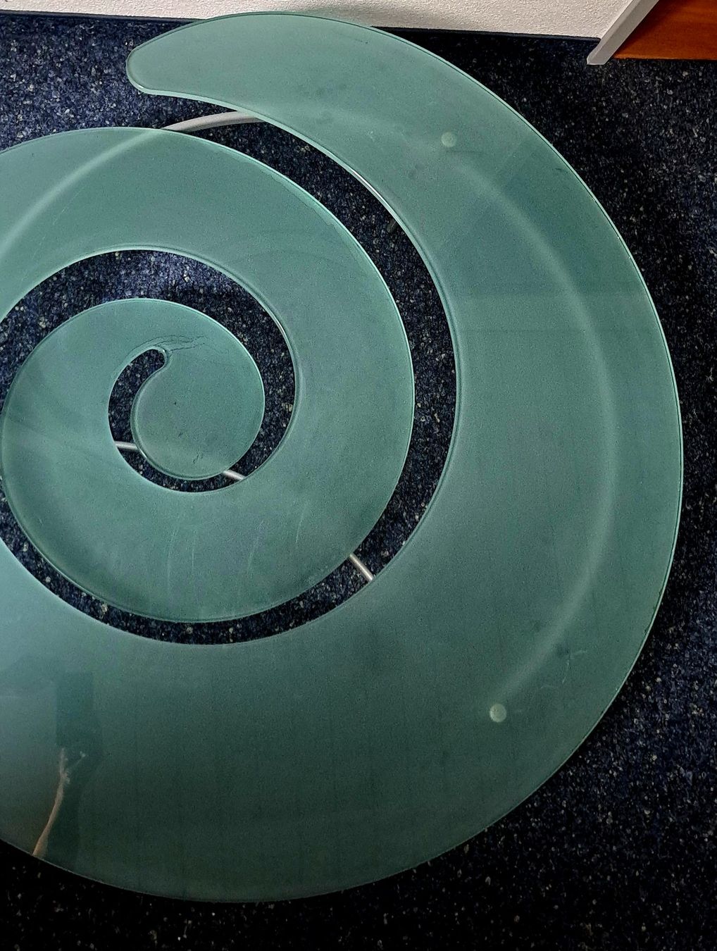 Bicchieri: Glas-Couchtisch, Spiral Design, Modern! – Usato da Dübendorf venduto da Tomirabbit