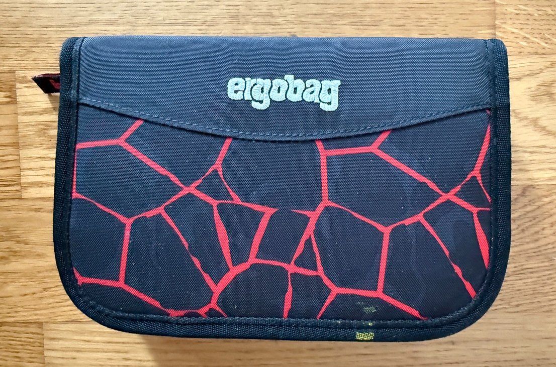 Ergobag Sacs & sacs à dos: Ergobag Schulrucksack Lava Superhelden inkl. 2 Etuis – D'occasion à Luzern par Dj_alexey 5