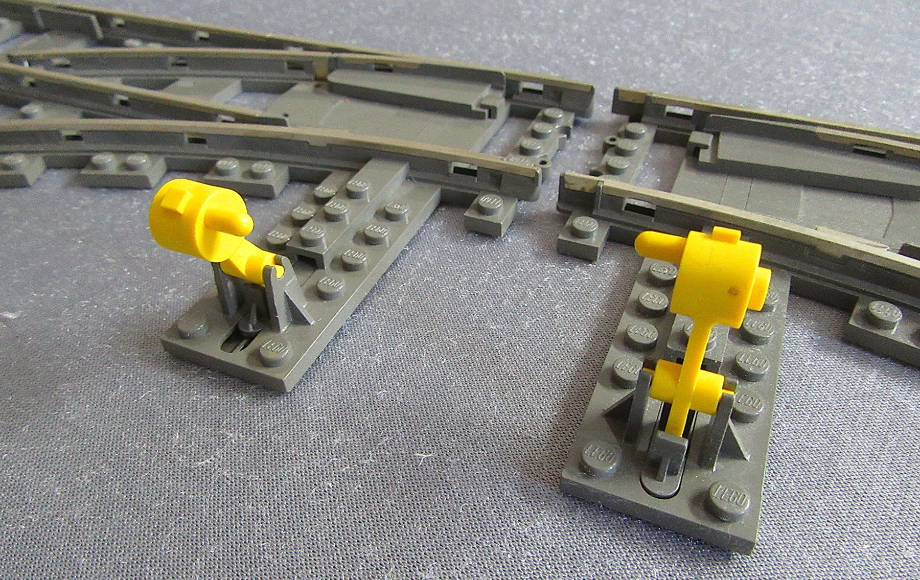 Lego Baukästen: Lego - 2 Eisenbahn Weichen dunkelgrau - ab CHF 8.00 – Gebraucht aus Auenstein von Padabimbim 5