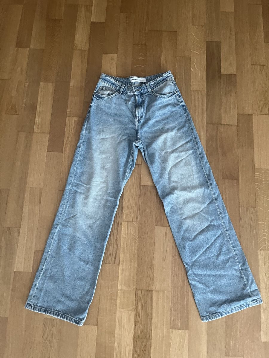 Bershka Jeans: Damen Jeans BERSHKA blauer Denim  – Usato da Naters venduto da mar_fp7t