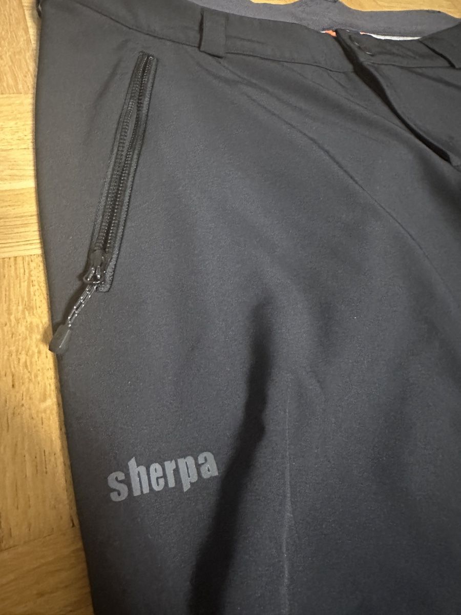 Sherpa Pantaloni: Sherpa Sunkoshi Herren Wander Softshellhose, Schwartz, L – Nuovo e nell'imballaggio originale da Neuchatel venduto da feta_ze 2