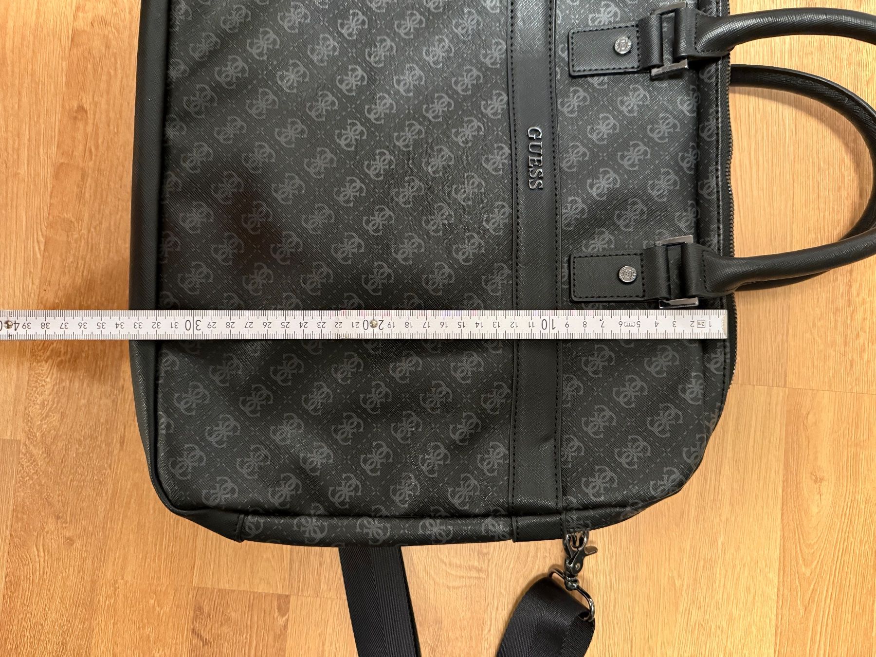 Guess Taschen: Guess Umhängetasche / Laptoptasche schwarz – Neu (gemäss Beschreibung) aus Chur von Gundelle32 8