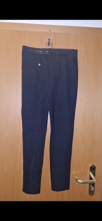 Schicke schwarze Hose mit Knöpfen, Grösse 36, neuwertig