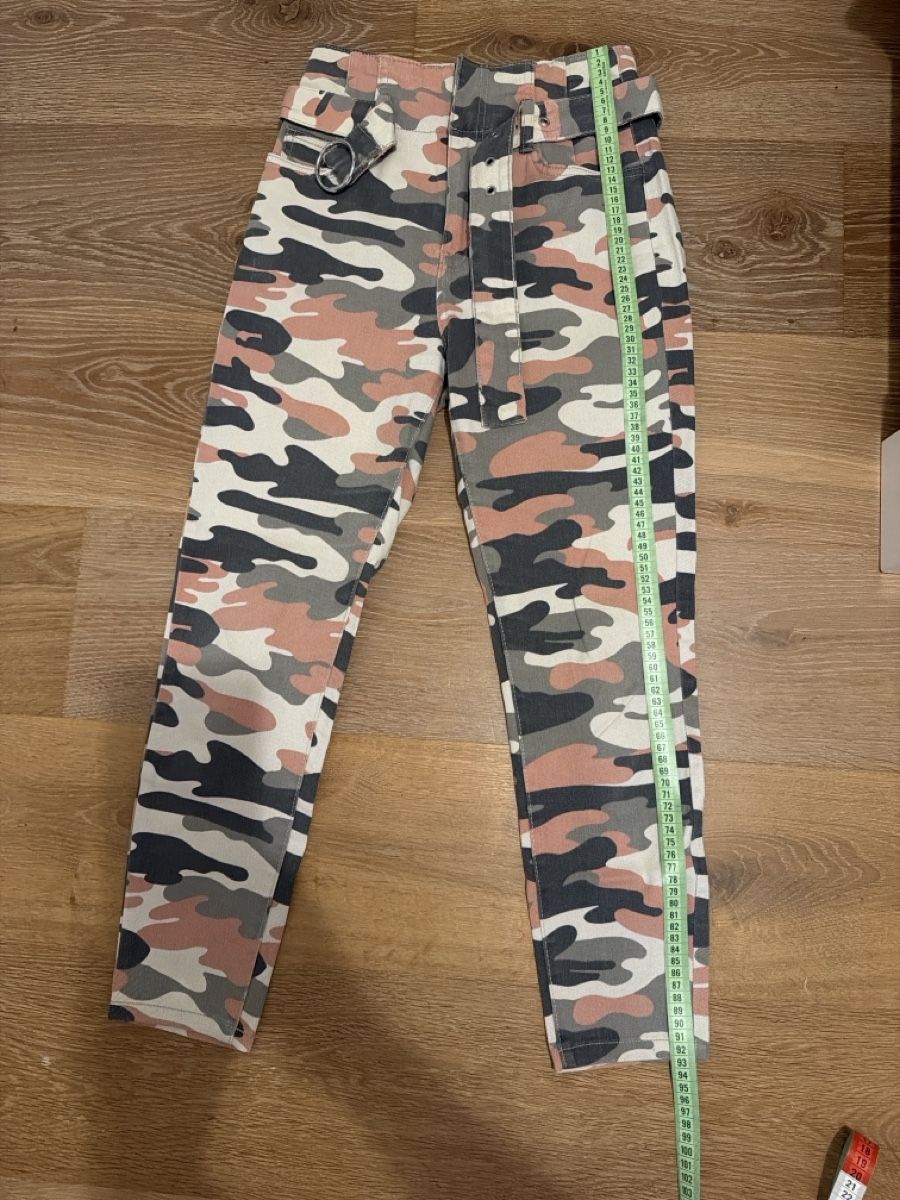 Bershka Hosen: Bershka Hose Tarnmuster Gr. 34/36 – Gebraucht aus Moudon von patricia115