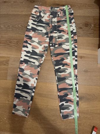Bershka Hose Tarnmuster Gr. 34/36