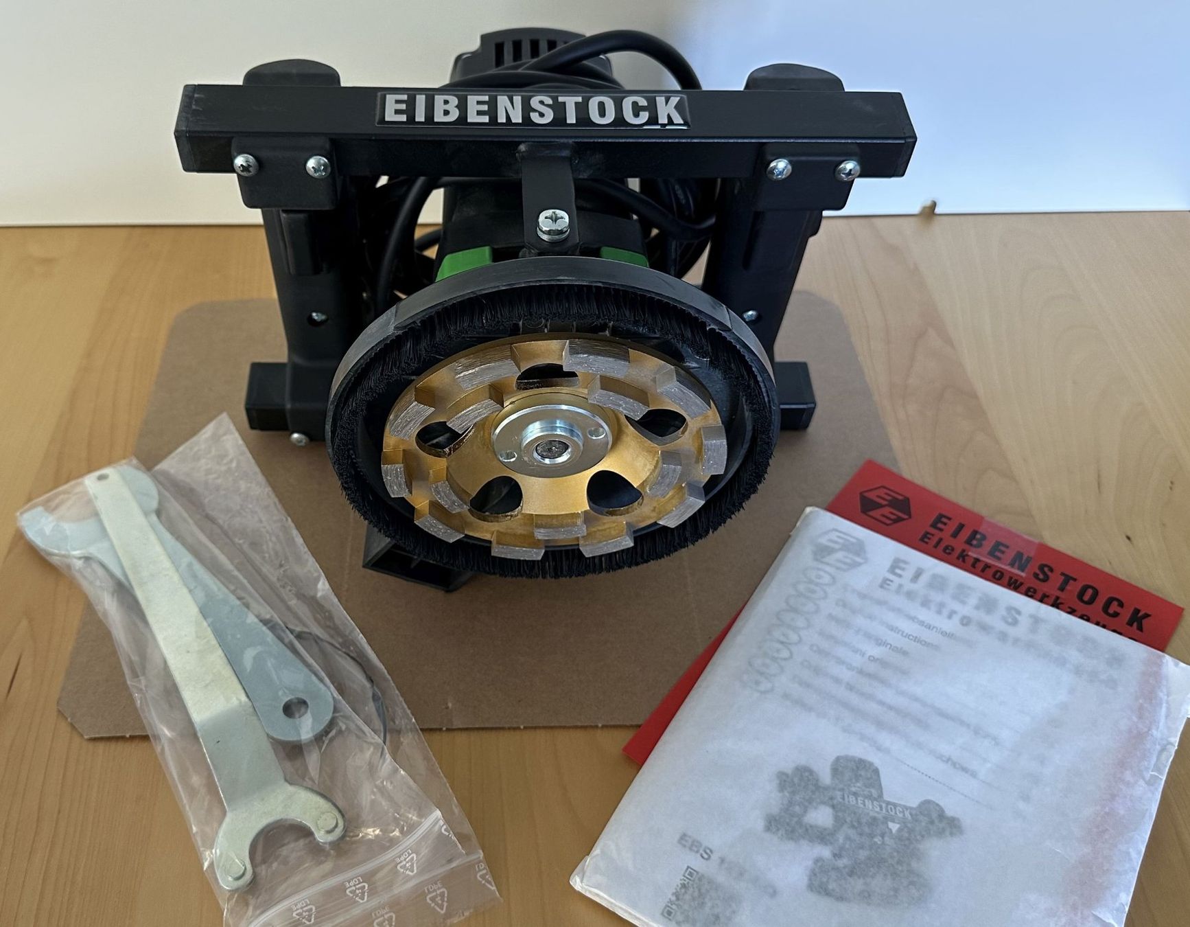 Smerigliatrici & Lucidatrici: Eibenstock EBS 125.4 RO - Betonschleifer – Usato da Dielsdorf venduto da Empowered 3