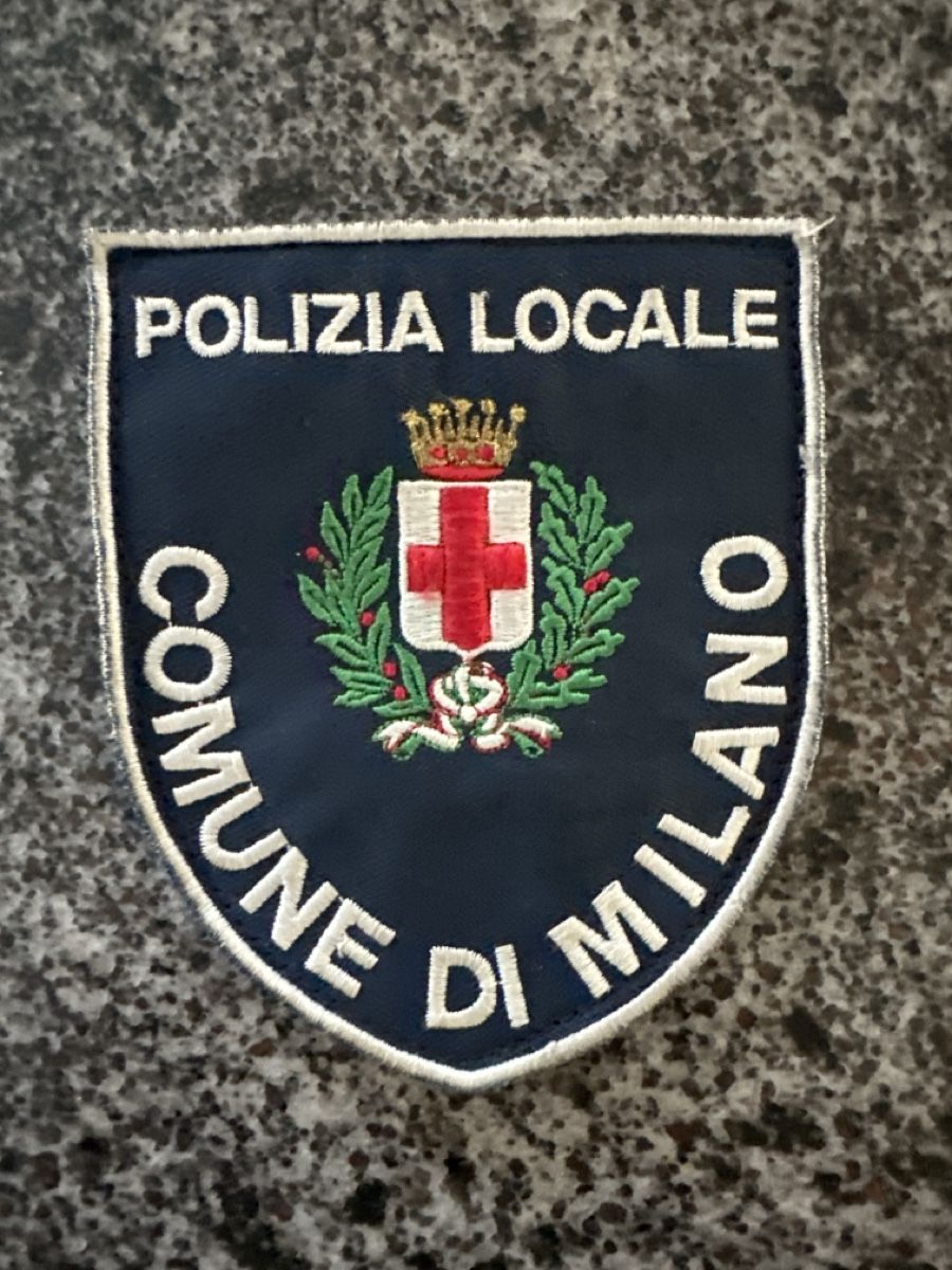 Toppe: Police Milano – Usato da Morbio Inferiore venduto da Ecod