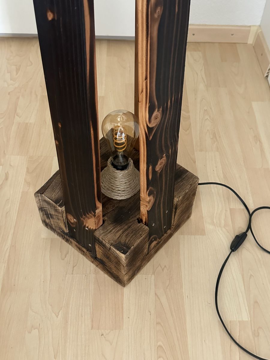 Lampen: Einzigartige Stehlampe aus Holz – Gebraucht aus Buchs AG von gev_87yf 2