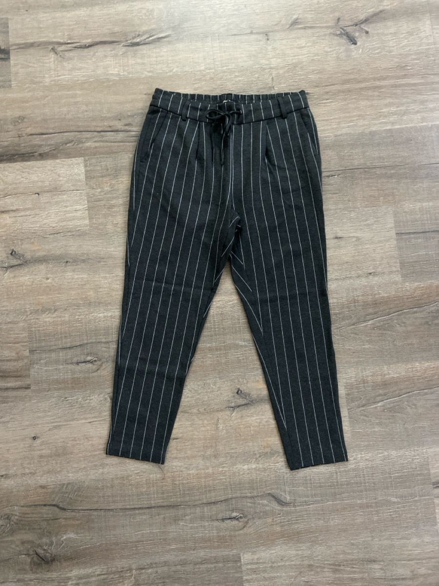 Only Pantaloni: Schicke Stoffhose mit Streifenmuster, Grösse M – Nuovo (secondo la descrizione) da Bischofszell venduto da kbr_5c5z