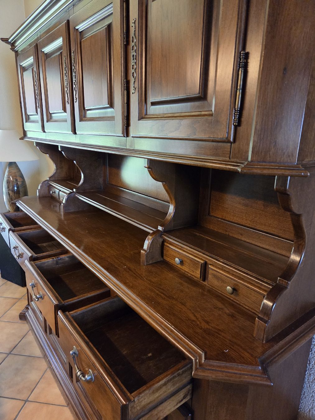 Credenze: Buffet vaisselier en bois massif, style rustique – Usato da Chalais venduto da pap_l2py 2