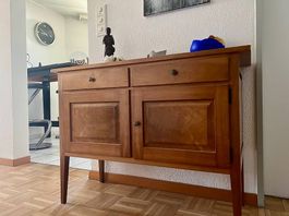 Nussbaum Möbel massiv  klassisches Designstück