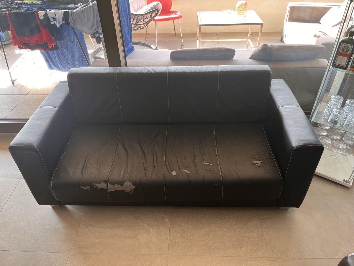 Divani: Sofa schwarz Kunstleder Gebrauchter Zustand  – Usato da Sins venduto da sev_7hng