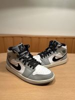Jordan 1 Mid Light Smoke Grey
