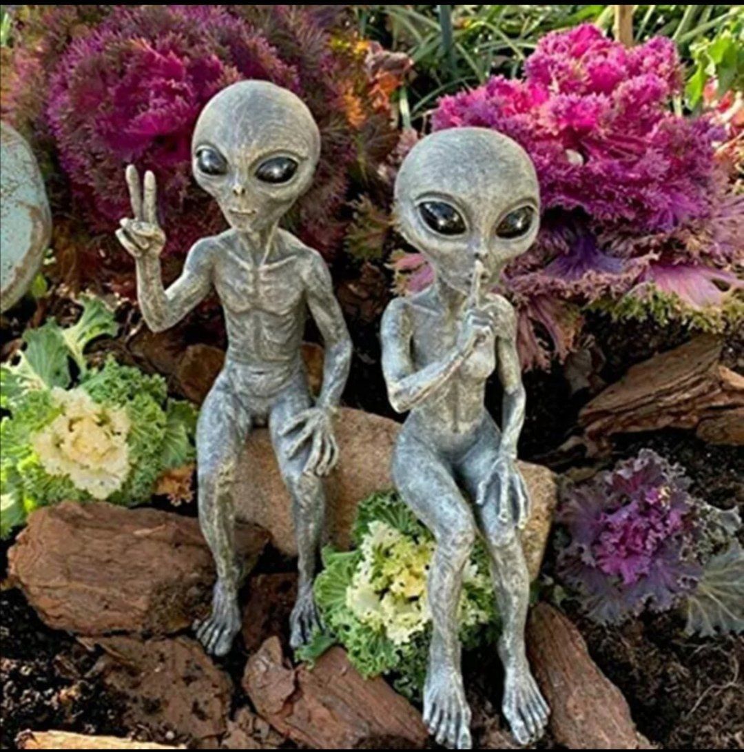 Figuren: 2 X ALIEN GARTEN DEKO - COOL - NEU – Neu und originalverpackt aus Herisau von