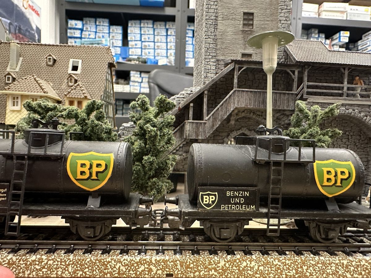 Kleinbahn Trains électriques: Kleinbahn 2x 313 Kesselwagen BP schwarz – D'occasion à Lupsingen par New-Haven 1