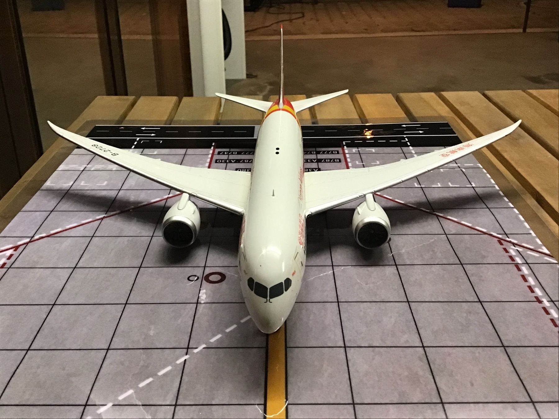 Boeing Modellbausätze & Standmodelle: BOEING 787-8  1:200  REGISTRATION : B -2728 – Gebraucht aus Männedorf von Modell-Spezialisten 1