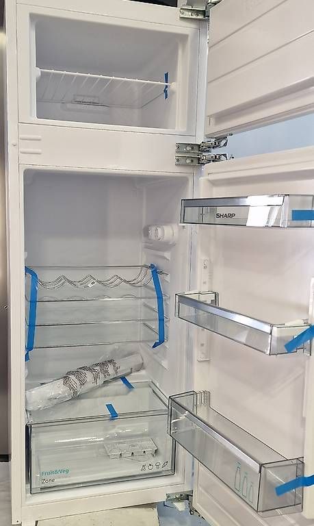 Kühlschrank: Sharp Kühl-Gefrierkombination SJ-TE210M1XD-EU  Neu – Gebraucht aus Braunau von Power_Racer46 2