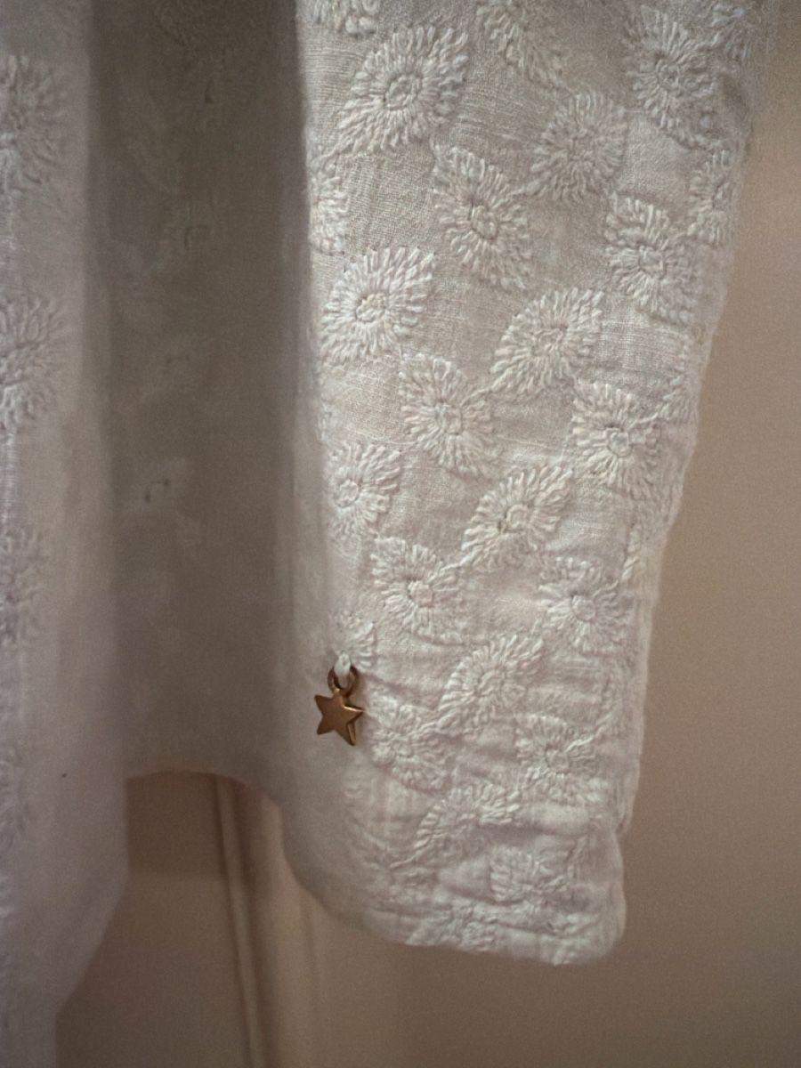 Des Petits Hauts Blusen: DES PETITS HAUTS Chemise blanche brodée  – Gebraucht aus Lausanne von Pascal9999 2