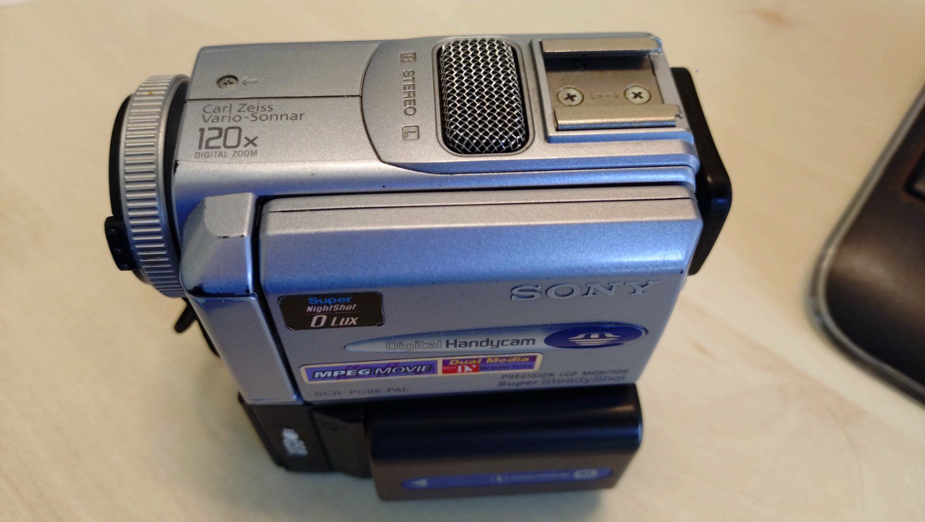 Videocamere: Sony Handycam DCR-PC9E – Usato da Beringen venduto da UB-01