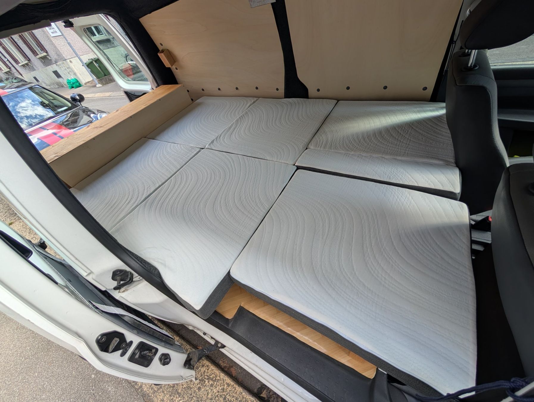 VW Camping Fahrzeuge: FRISCH AB MFK!Camper VW Caddy Maxi (Campingausbau,Campervan) – Gebraucht aus Zürich von hobbit87 4