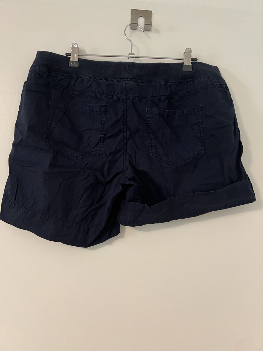 Pantaloni: Dunkelblaue Shorts (Gr.42) – Usato da Winterthur venduto da mel_wy 2