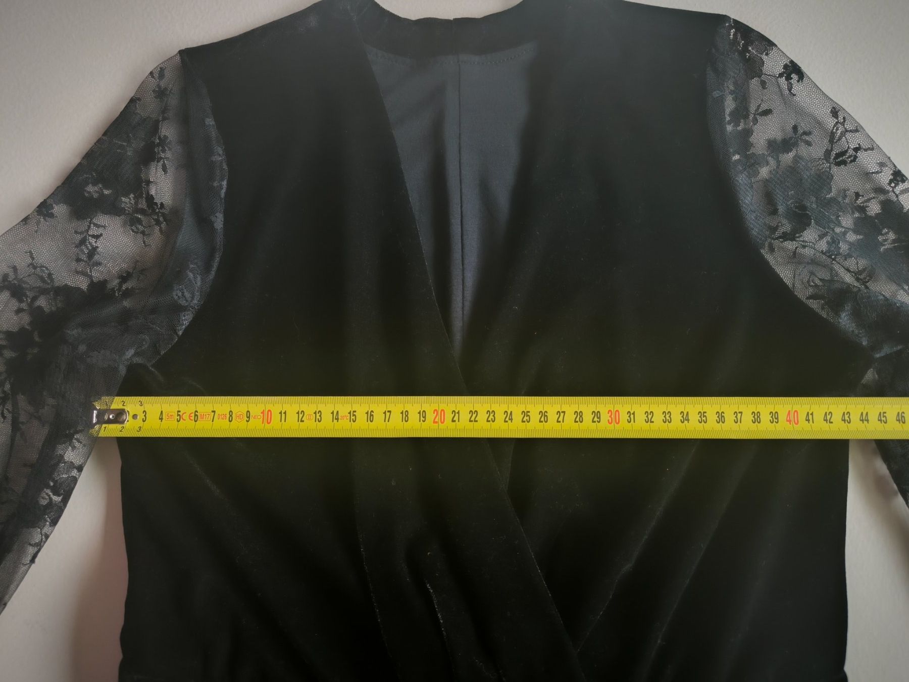Robes: Wunderschönes schwarzes Samtkleid EU 40 – D'occasion à Wallisellen par C_DM 2