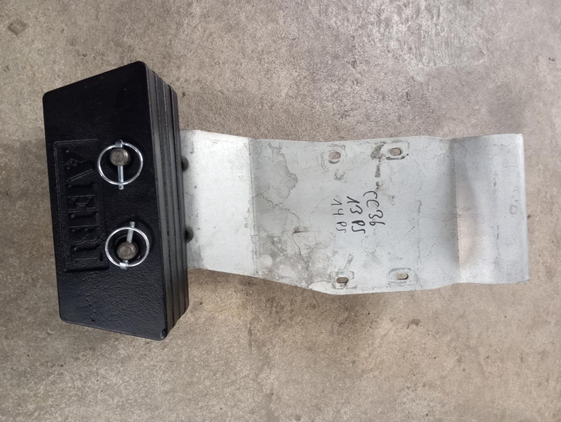 Aebi Autres pour métaux et serrurerie: Gewicht zu AEBI CC36 – D'occasion à Unteriberg par belltech